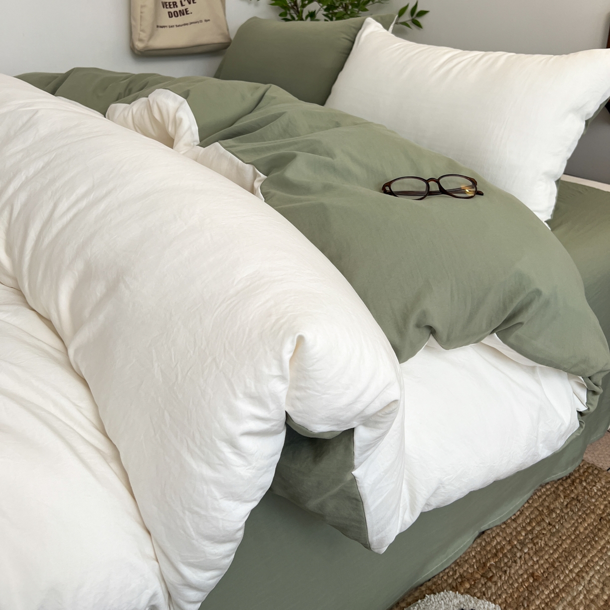 91家纺网 家纺一手货源 找家纺 梦嘉居 2026新款亲肤纯色AB版水洗皱皱棉四件套学生宿舍床单床笠三件套 高雅白+复古绿