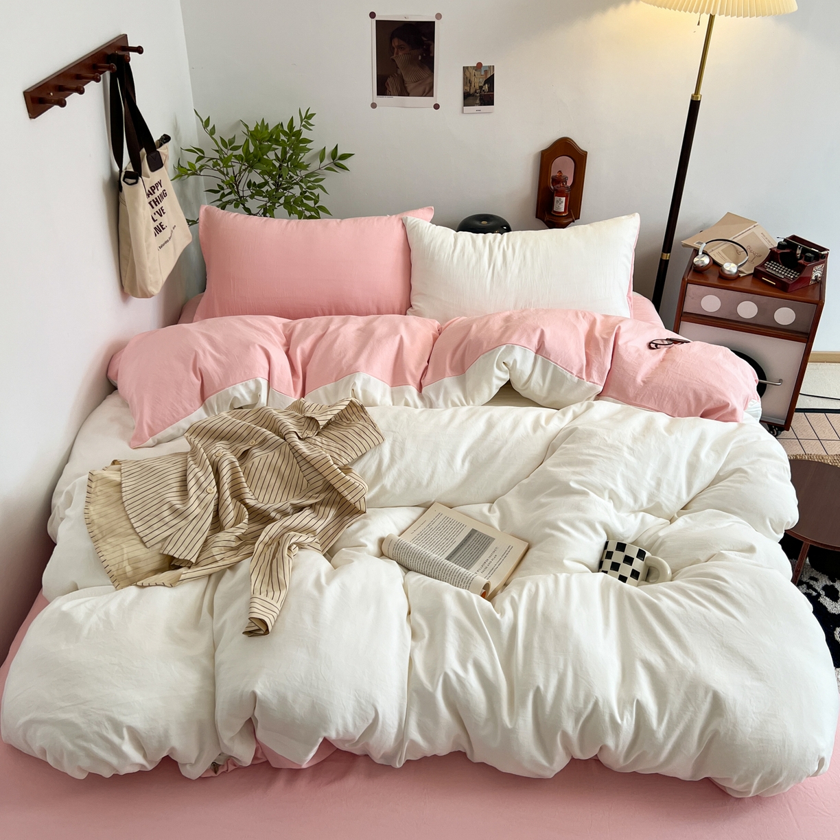 91家纺网 家纺一手货源 找家纺 梦嘉居 2026新款亲肤纯色AB版水洗皱皱棉四件套学生宿舍床单床笠三件套 高雅白+少女粉