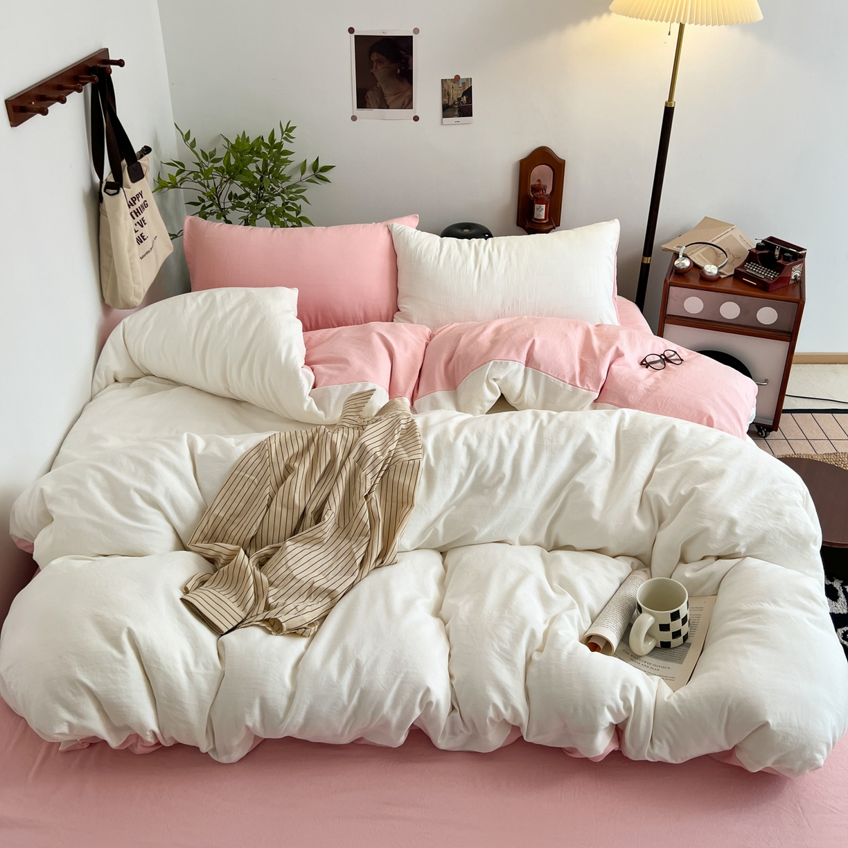 91家纺网 家纺一手货源 找家纺 梦嘉居 2026新款亲肤纯色AB版水洗皱皱棉四件套学生宿舍床单床笠三件套 高雅白+少女粉