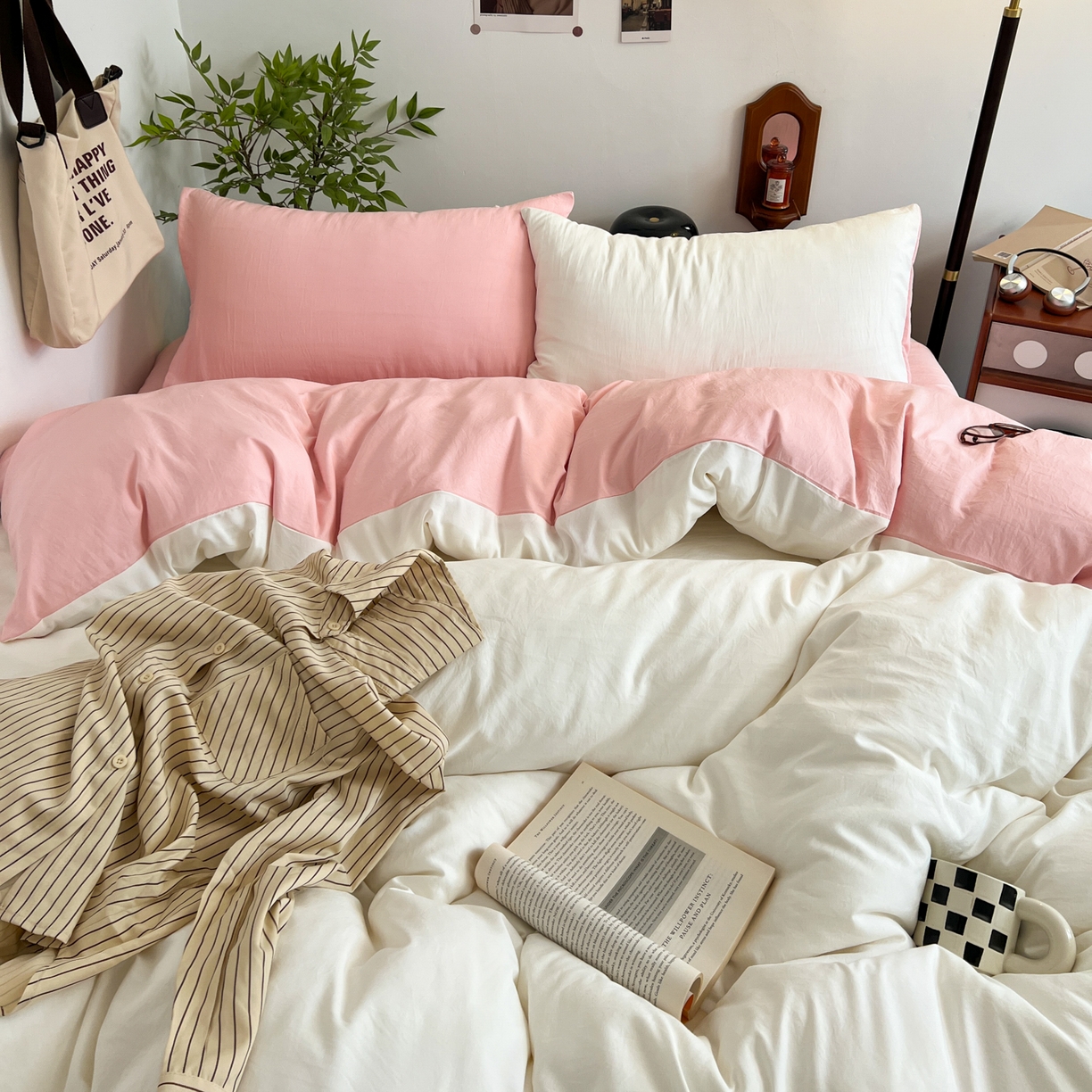 91家纺网 家纺一手货源 找家纺 梦嘉居 2026新款亲肤纯色AB版水洗皱皱棉四件套学生宿舍床单床笠三件套 高雅白+少女粉