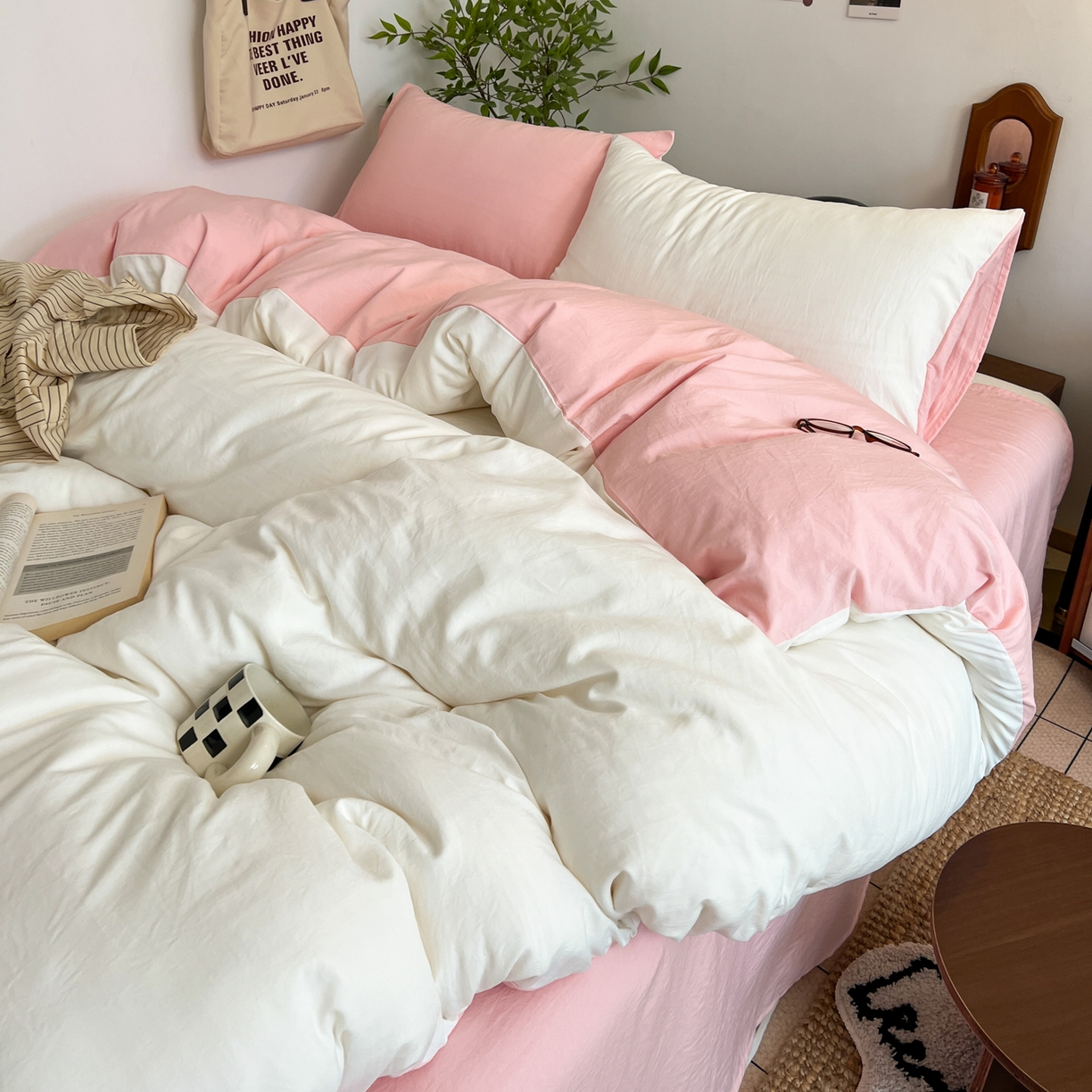 91家纺网 家纺一手货源 找家纺 梦嘉居 2026新款亲肤纯色AB版水洗皱皱棉四件套学生宿舍床单床笠三件套 高雅白+少女粉