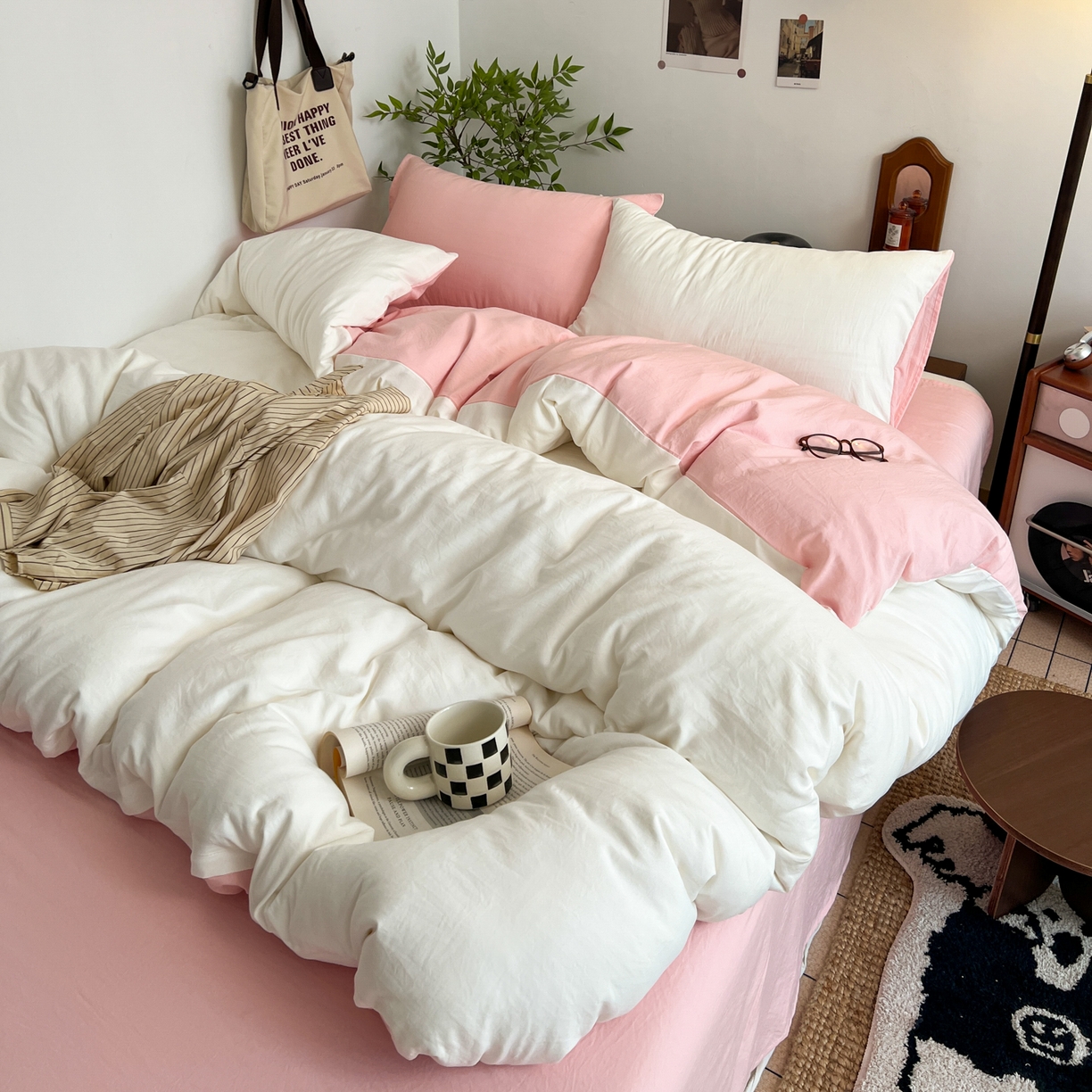 91家纺网 家纺一手货源 找家纺 梦嘉居 2026新款亲肤纯色AB版水洗皱皱棉四件套学生宿舍床单床笠三件套 高雅白+少女粉