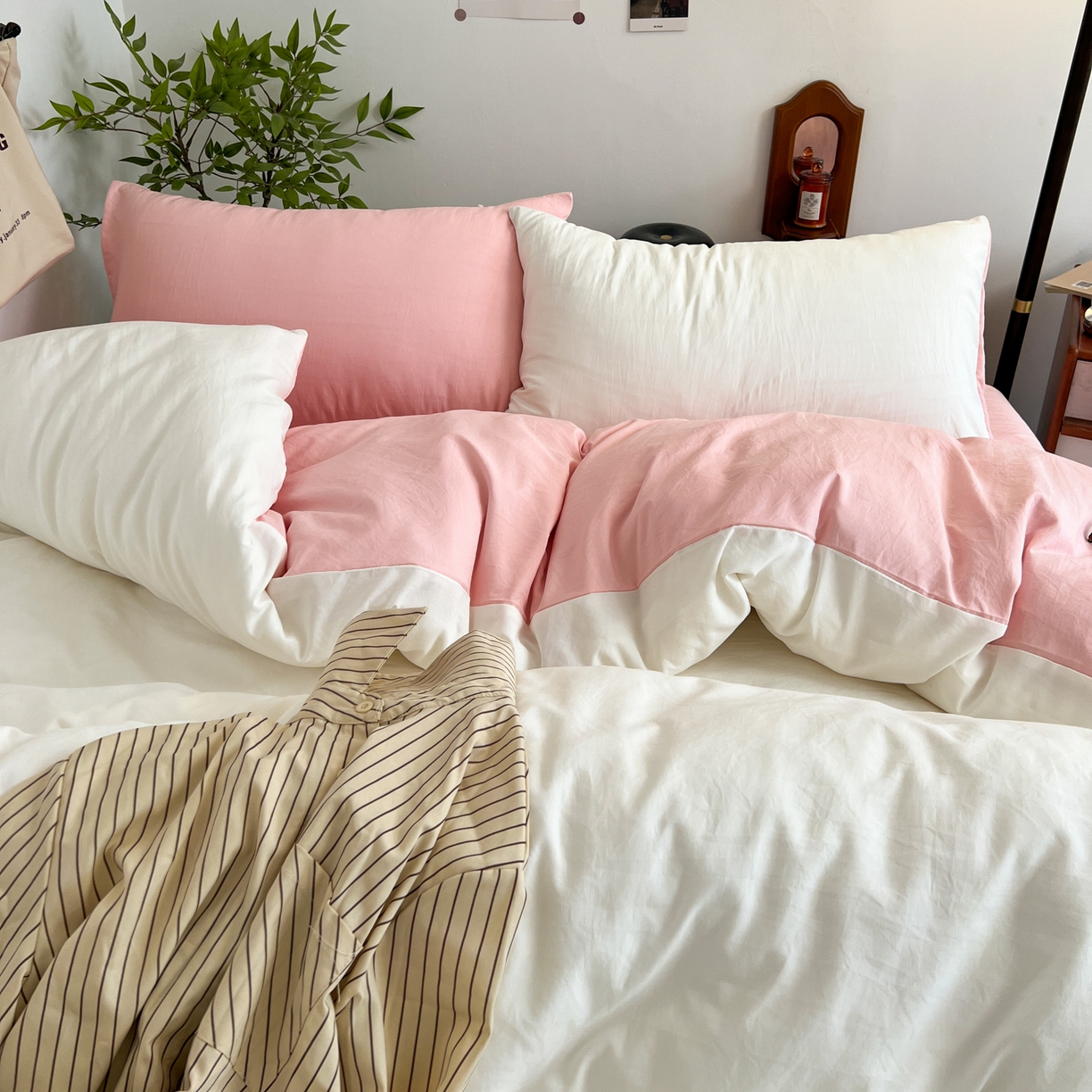 91家纺网 家纺一手货源 找家纺 梦嘉居 2026新款亲肤纯色AB版水洗皱皱棉四件套学生宿舍床单床笠三件套 高雅白+少女粉