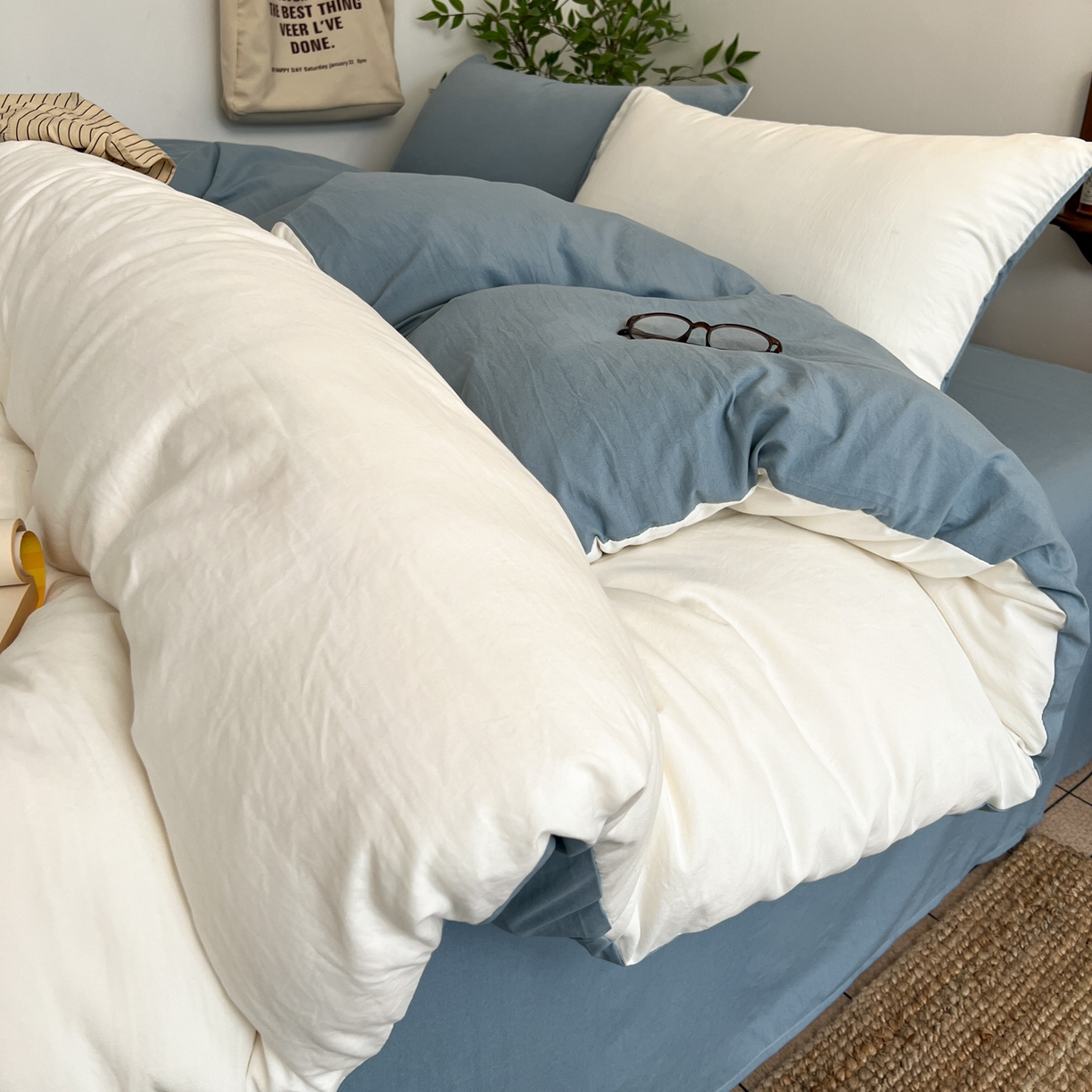 91家纺网 家纺一手货源 找家纺 梦嘉居 2026新款亲肤纯色AB版水洗皱皱棉四件套学生宿舍床单床笠三件套 高雅白+雾兰