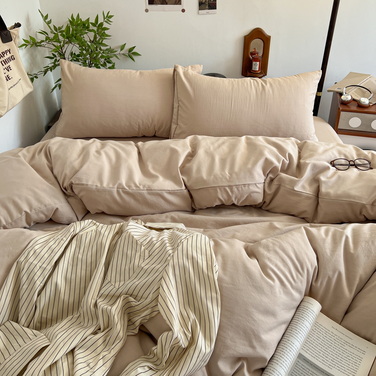 91家纺网 家纺一手货源 找家纺 梦嘉居 2026新款亲肤纯色AB版水洗皱皱棉四件套学生宿舍床单床笠三件套 奶驼