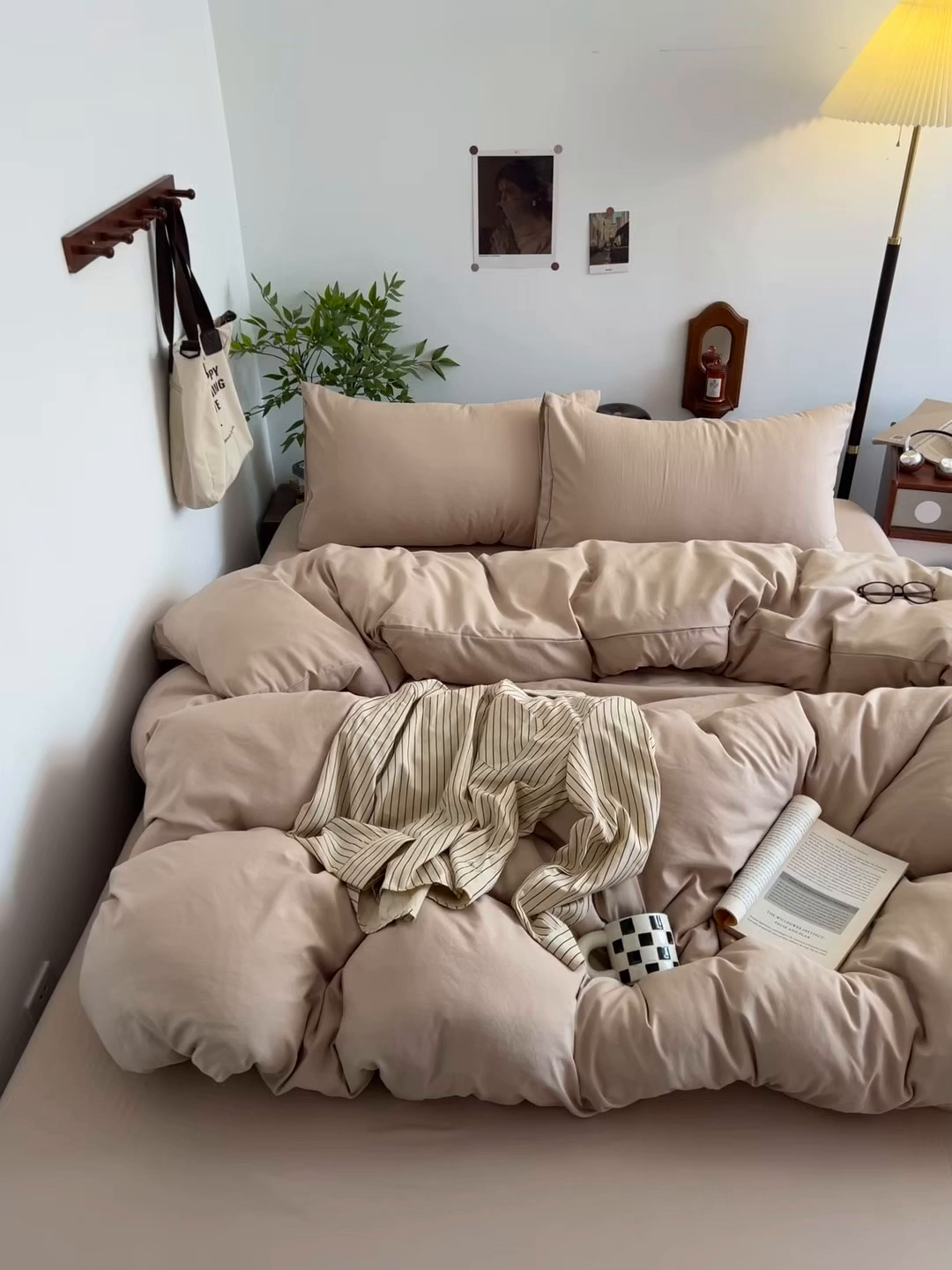 91家纺网 家纺一手货源 找家纺 梦嘉居 2026新款亲肤纯色AB版水洗皱皱棉四件套学生宿舍床单床笠三件套 奶驼