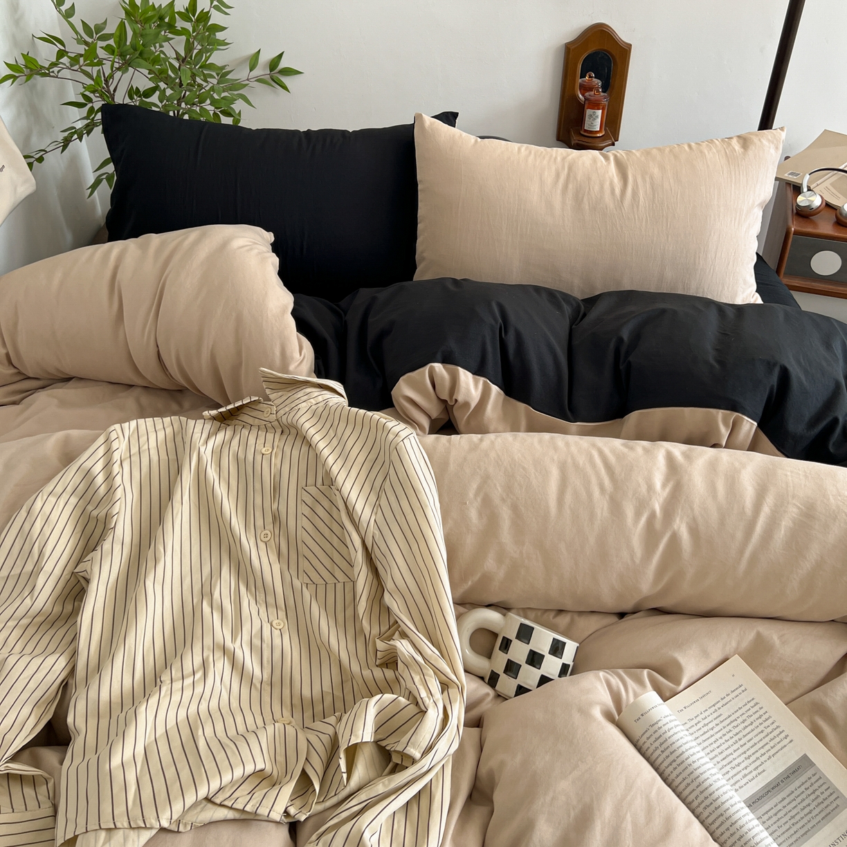 91家纺网 家纺一手货源 找家纺 梦嘉居 2026新款亲肤纯色AB版水洗皱皱棉四件套学生宿舍床单床笠三件套 奶驼+暗夜黑