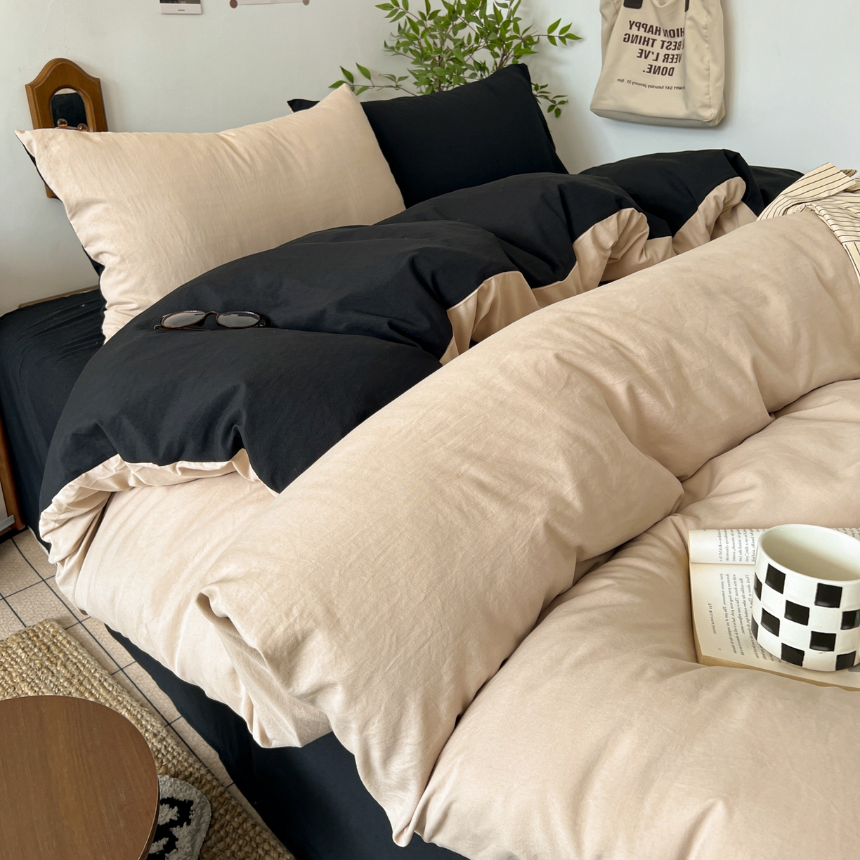 91家纺网 家纺一手货源 找家纺 梦嘉居 2026新款亲肤纯色AB版水洗皱皱棉四件套学生宿舍床单床笠三件套 奶驼+暗夜黑