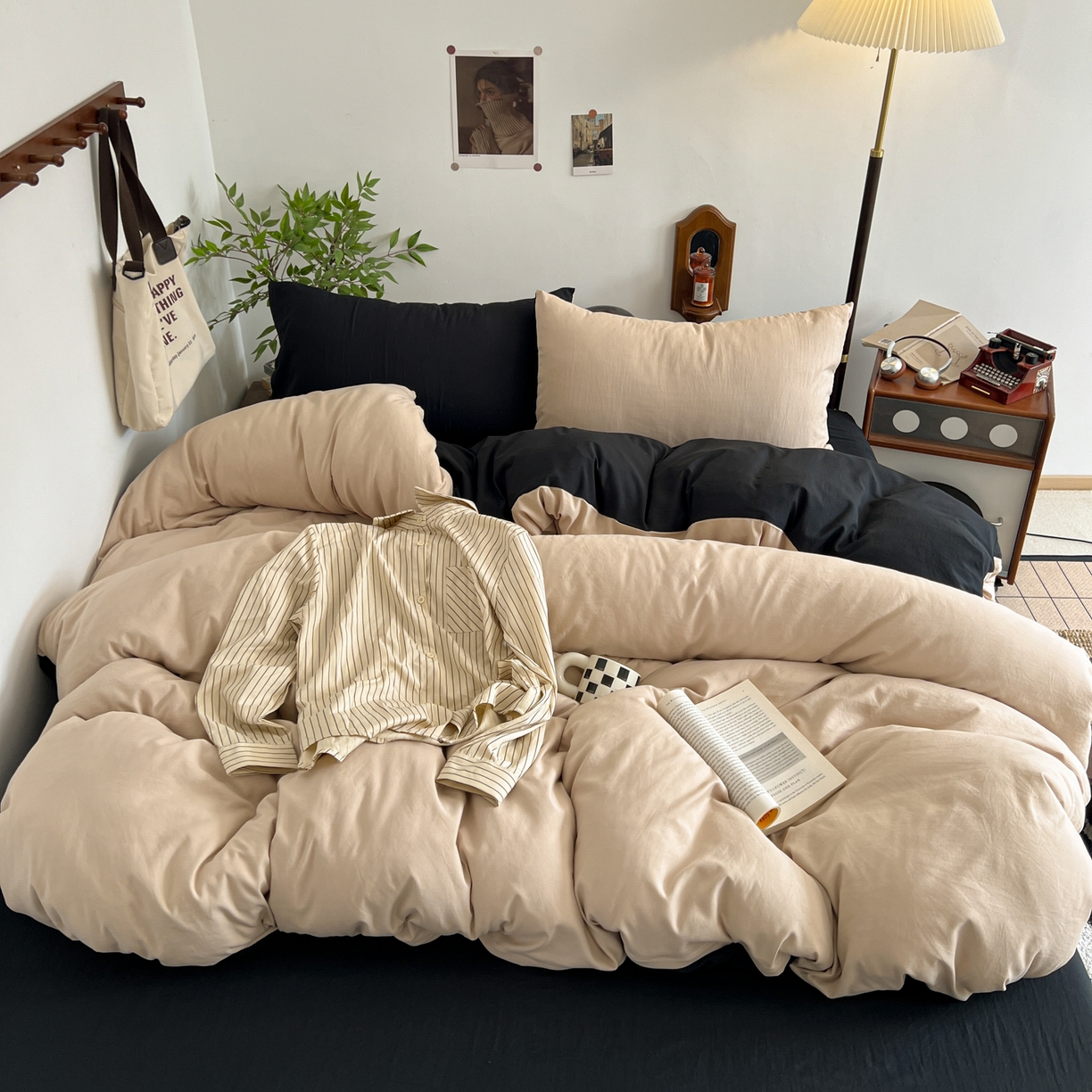 91家纺网 家纺一手货源 找家纺 梦嘉居 2026新款亲肤纯色AB版水洗皱皱棉四件套学生宿舍床单床笠三件套 奶驼+暗夜黑