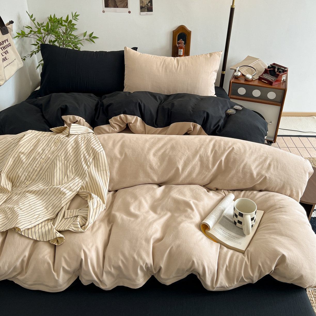 91家纺网 家纺一手货源 找家纺 梦嘉居 2026新款亲肤纯色AB版水洗皱皱棉四件套学生宿舍床单床笠三件套 奶驼+暗夜黑