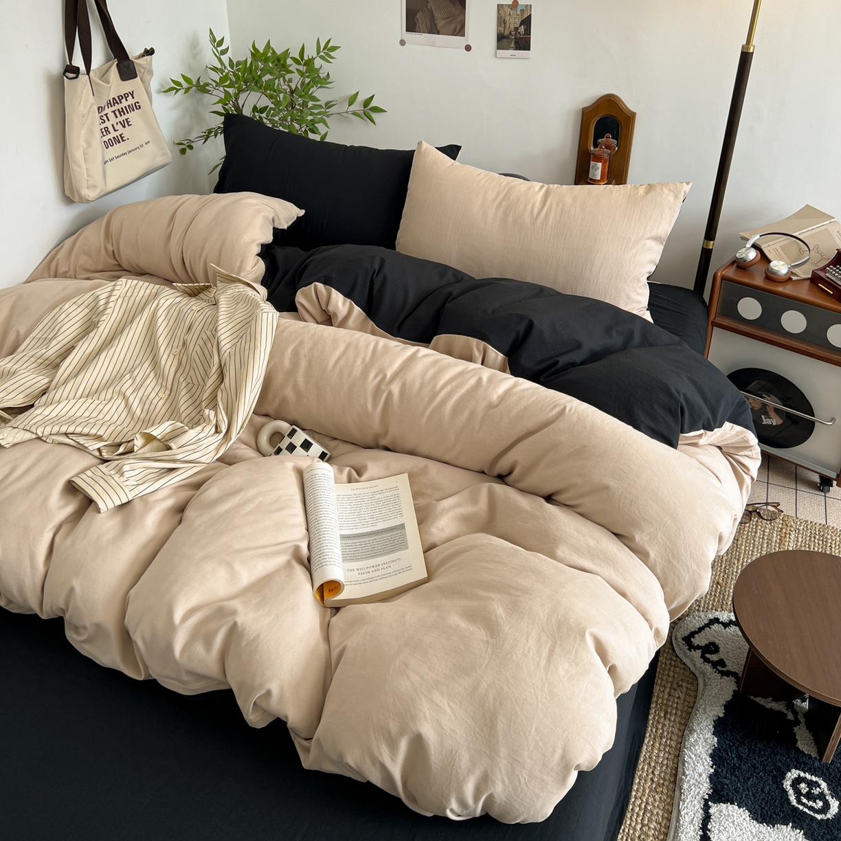 91家纺网 家纺一手货源 找家纺 梦嘉居 2026新款亲肤纯色AB版水洗皱皱棉四件套学生宿舍床单床笠三件套 奶驼+暗夜黑