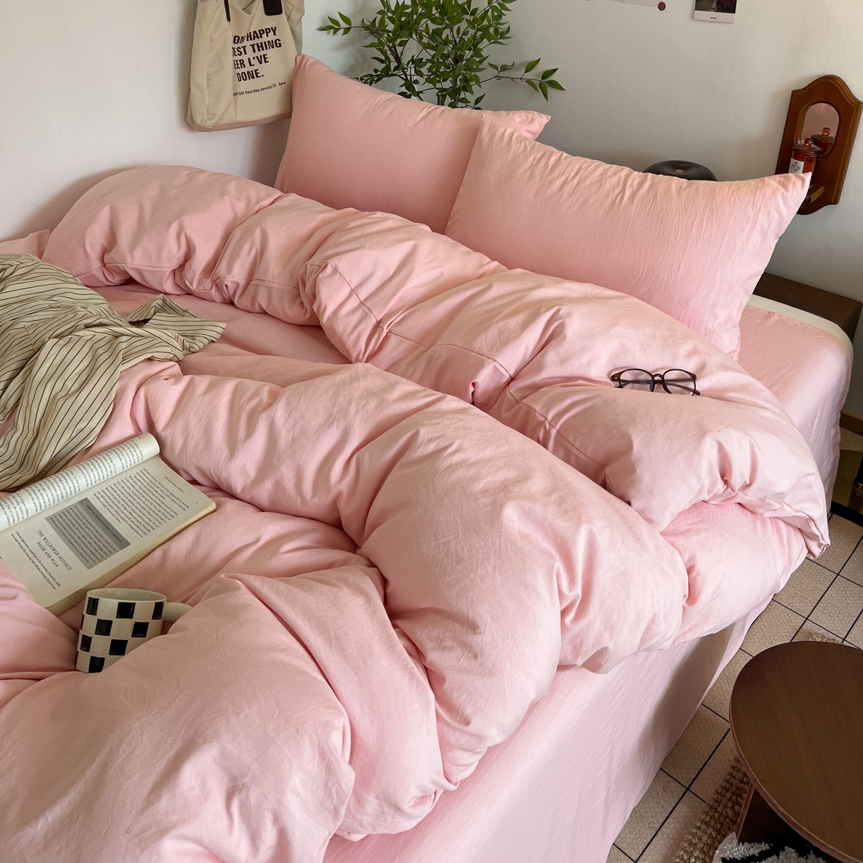 91家纺网 家纺一手货源 找家纺 梦嘉居 2026新款亲肤纯色AB版水洗皱皱棉四件套学生宿舍床单床笠三件套 少女粉