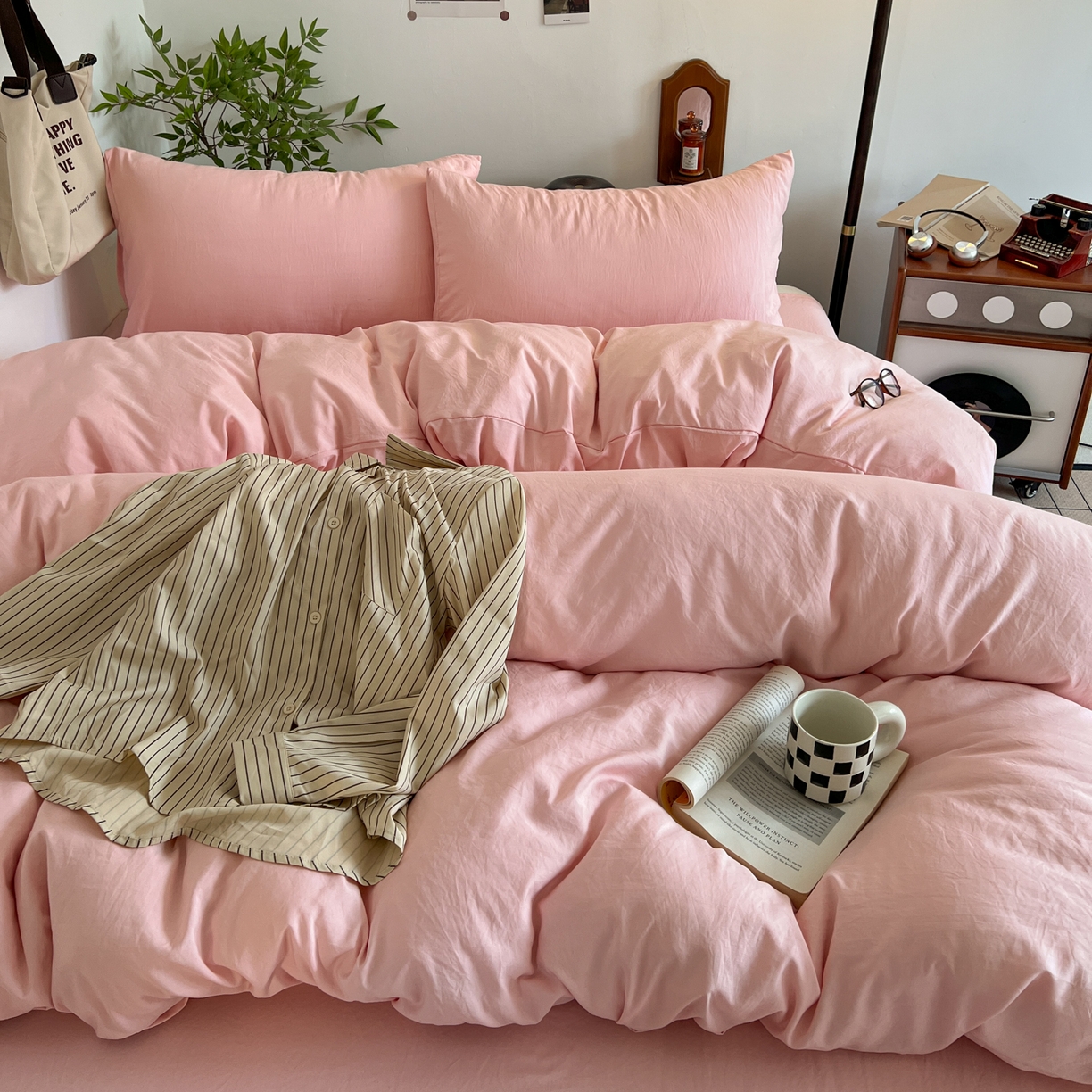 91家纺网 家纺一手货源 找家纺 梦嘉居 2026新款亲肤纯色AB版水洗皱皱棉四件套学生宿舍床单床笠三件套 少女粉