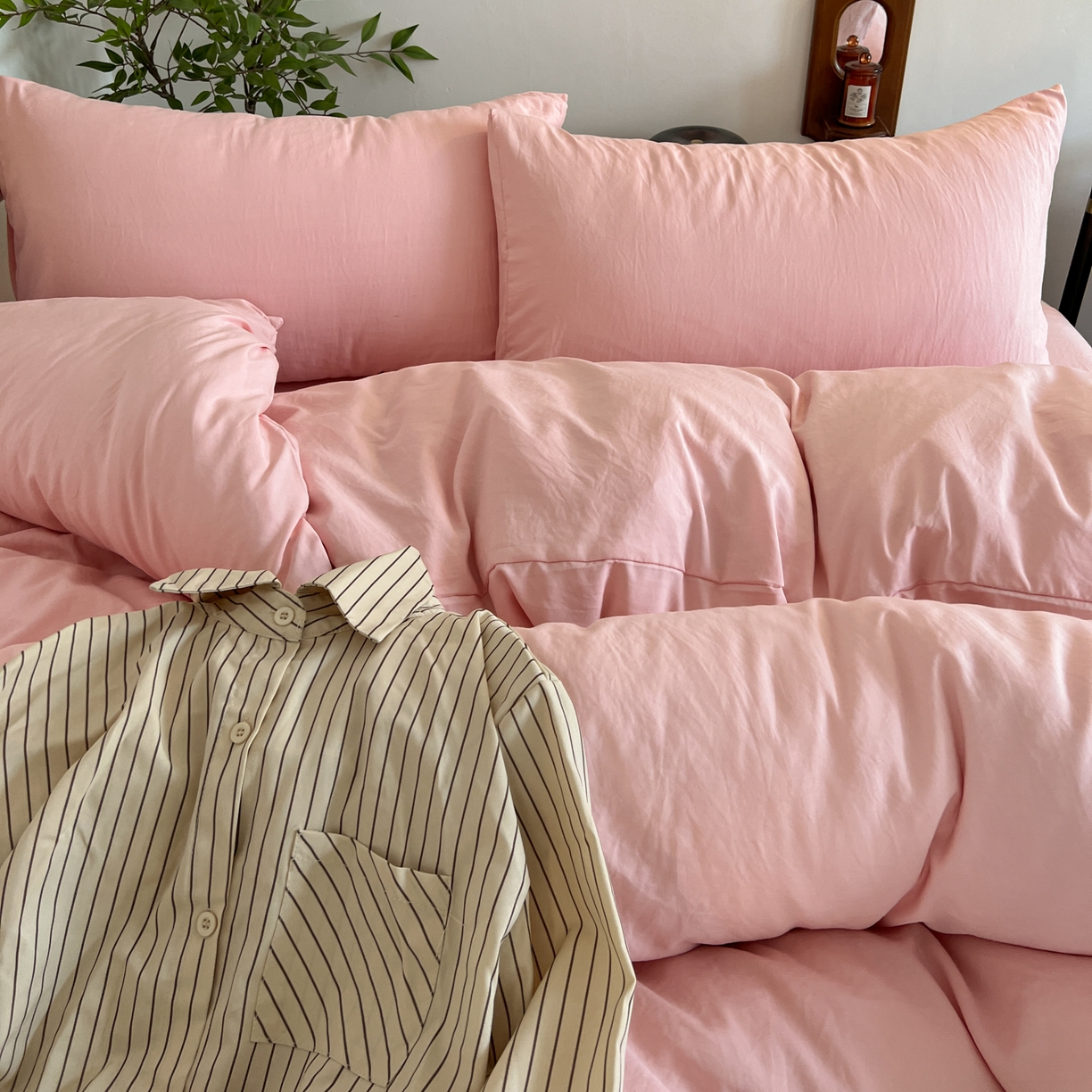 91家纺网 家纺一手货源 找家纺 梦嘉居 2026新款亲肤纯色AB版水洗皱皱棉四件套学生宿舍床单床笠三件套 少女粉