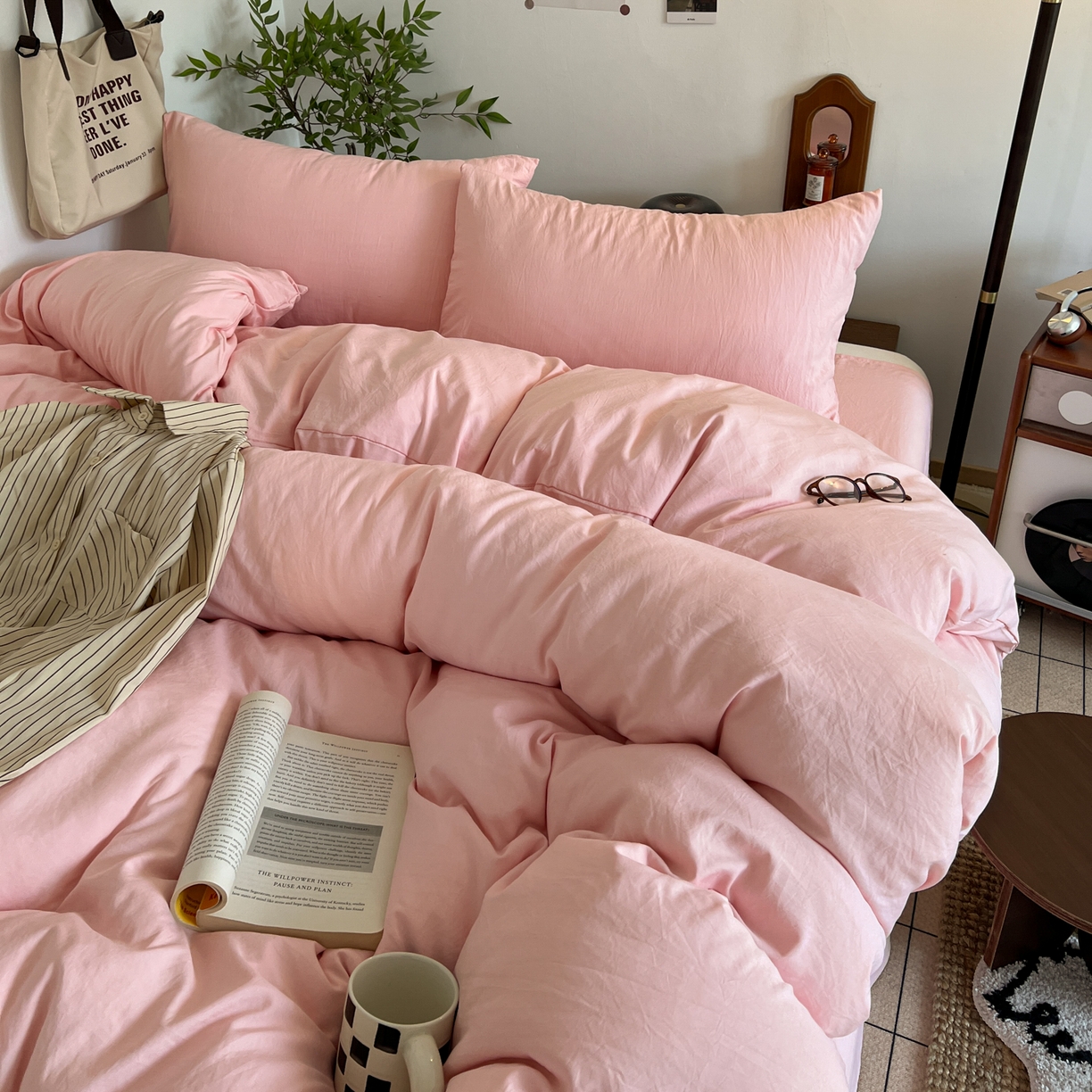 91家纺网 家纺一手货源 找家纺 梦嘉居 2026新款亲肤纯色AB版水洗皱皱棉四件套学生宿舍床单床笠三件套 少女粉