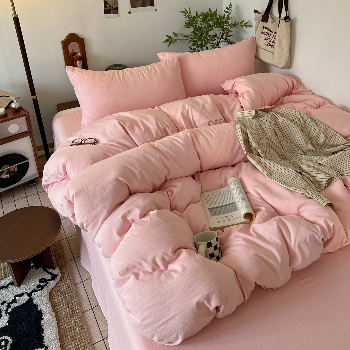 91家纺网 家纺一手货源 找家纺 梦嘉居 2026新款亲肤纯色AB版水洗皱皱棉四件套学生宿舍床单床笠三件套 少女粉