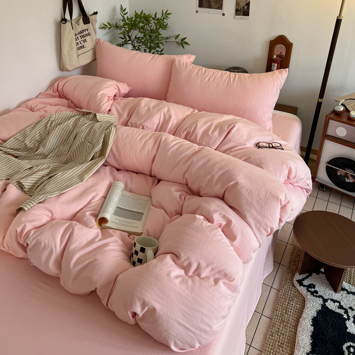 91家纺网 家纺一手货源 找家纺 梦嘉居 2026新款亲肤纯色AB版水洗皱皱棉四件套学生宿舍床单床笠三件套 少女粉