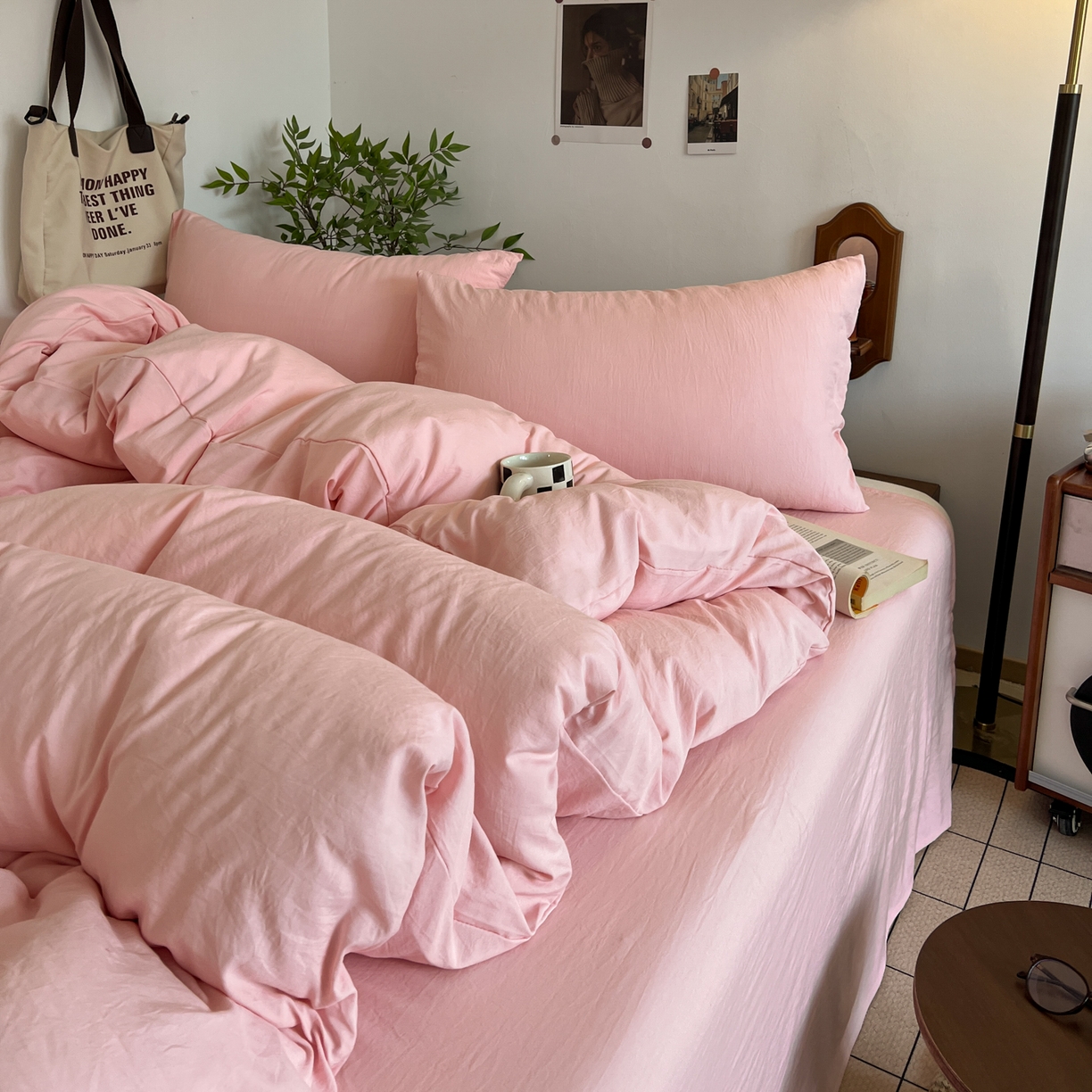 91家纺网 家纺一手货源 找家纺 梦嘉居 2026新款亲肤纯色AB版水洗皱皱棉四件套学生宿舍床单床笠三件套 少女粉