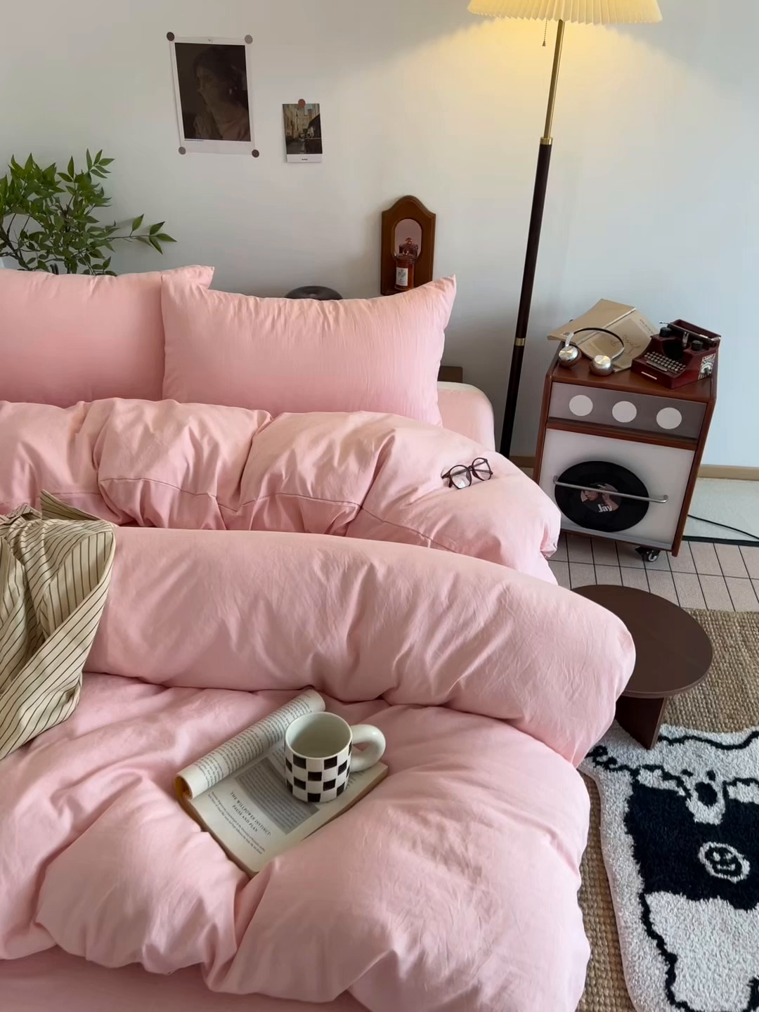 91家纺网 家纺一手货源 找家纺 梦嘉居 2026新款亲肤纯色AB版水洗皱皱棉四件套学生宿舍床单床笠三件套 少女粉