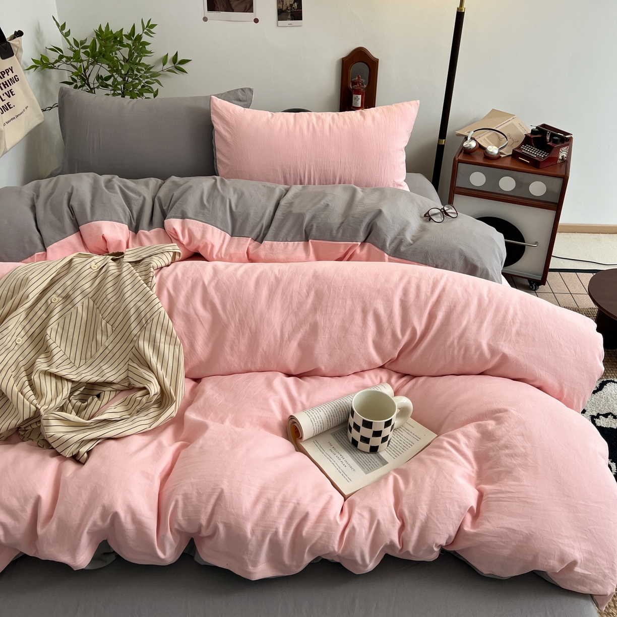 91家纺网 家纺一手货源 找家纺 梦嘉居 2026新款亲肤纯色AB版水洗皱皱棉四件套学生宿舍床单床笠三件套 少女粉+星空灰