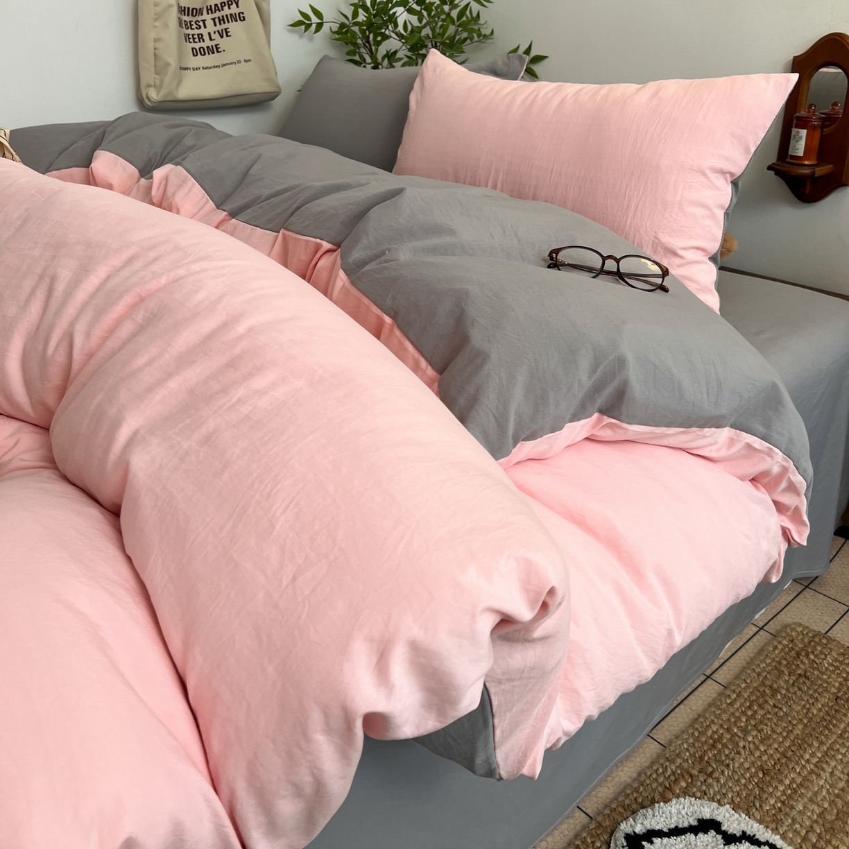 91家纺网 家纺一手货源 找家纺 梦嘉居 2026新款亲肤纯色AB版水洗皱皱棉四件套学生宿舍床单床笠三件套 少女粉+星空灰