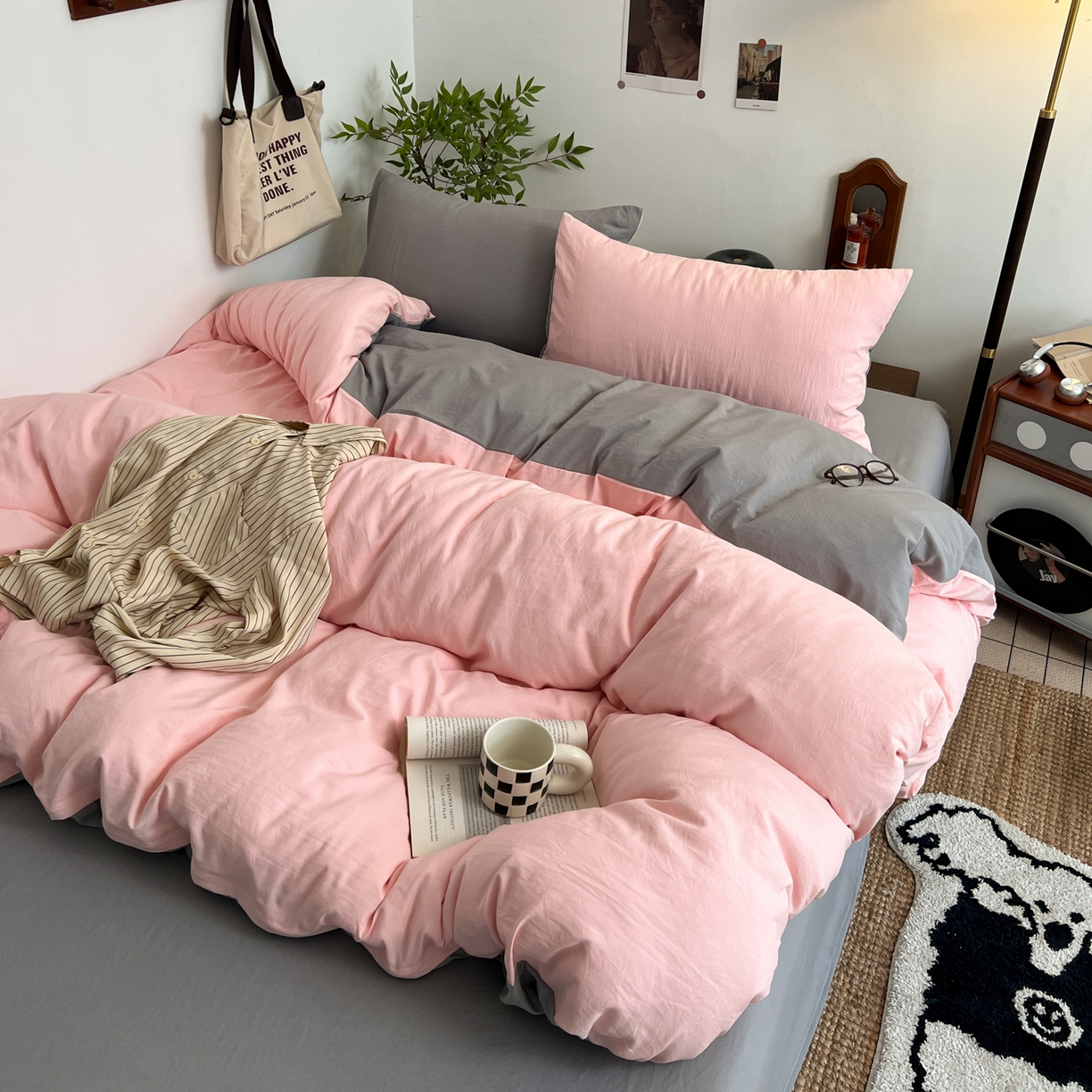 91家纺网 家纺一手货源 找家纺 梦嘉居 2026新款亲肤纯色AB版水洗皱皱棉四件套学生宿舍床单床笠三件套 少女粉+星空灰