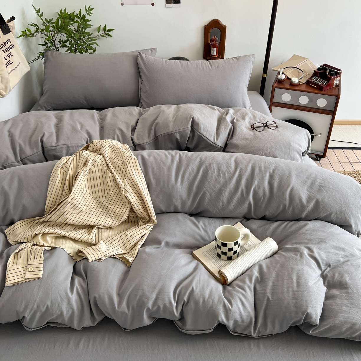 91家纺网 家纺一手货源 找家纺 梦嘉居 2026新款亲肤纯色AB版水洗皱皱棉四件套学生宿舍床单床笠三件套 星空灰