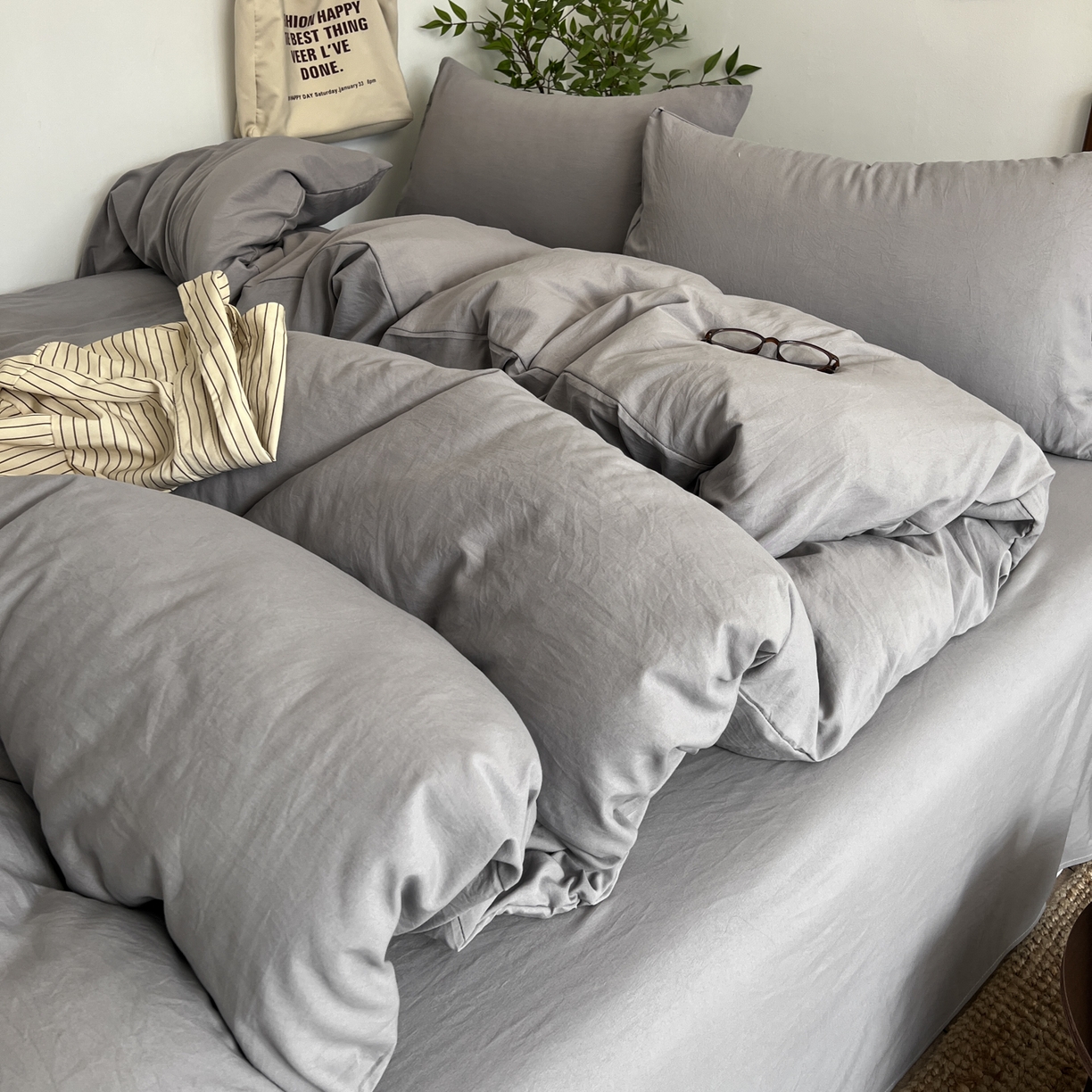 91家纺网 家纺一手货源 找家纺 梦嘉居 2026新款亲肤纯色AB版水洗皱皱棉四件套学生宿舍床单床笠三件套 星空灰