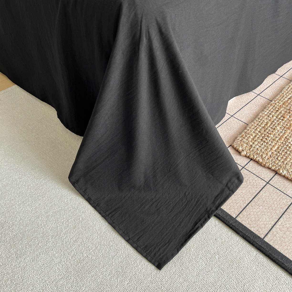 91家纺网 家纺一手货源 找家纺 梦嘉居 2026新款亲肤纯色AB版水洗皱皱棉四件套学生宿舍床单床笠三件套 星空灰+暗夜黑