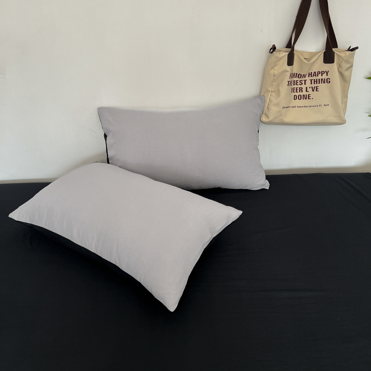 91家纺网 家纺一手货源 找家纺 梦嘉居 2026新款亲肤纯色AB版水洗皱皱棉四件套学生宿舍床单床笠三件套 星空灰+暗夜黑