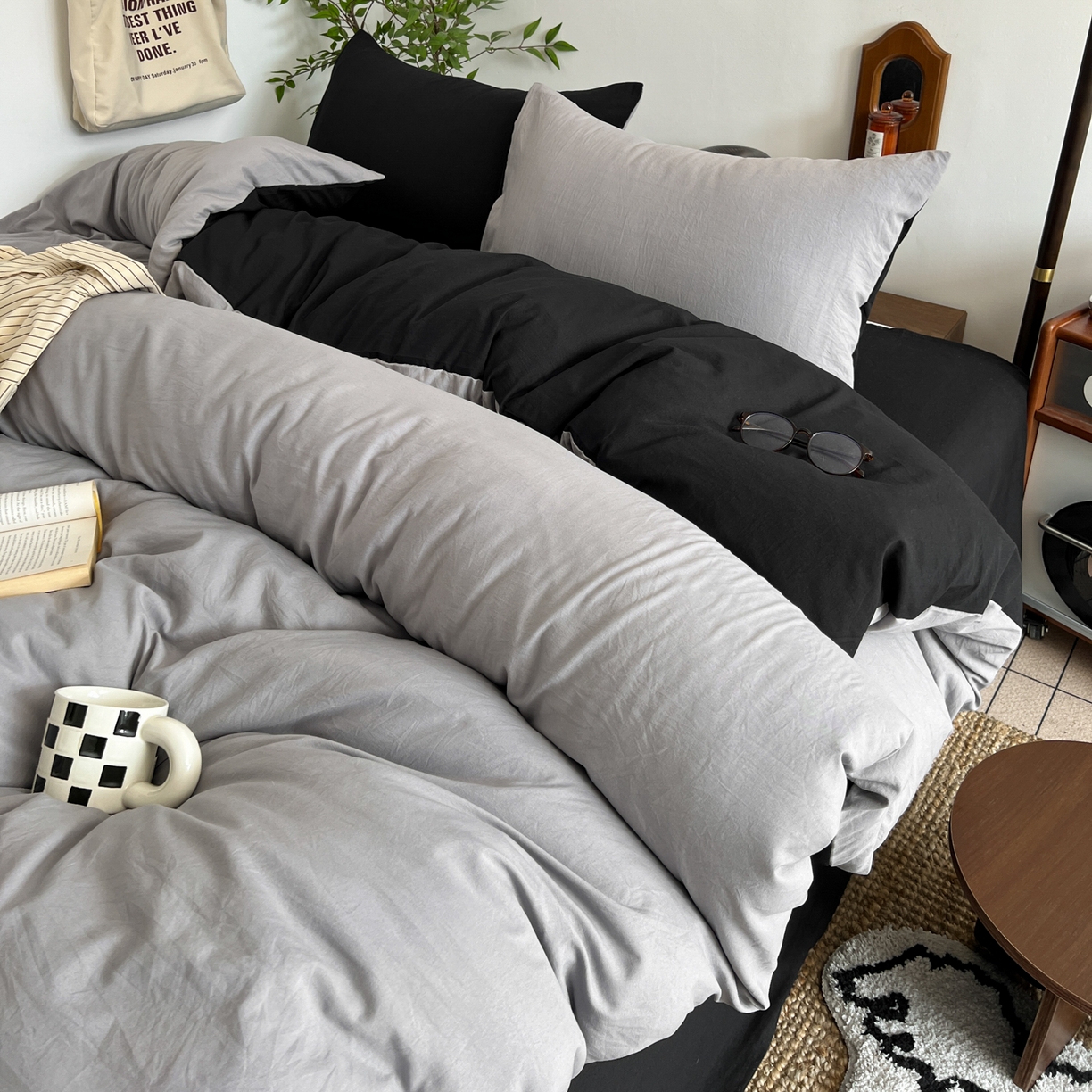 91家纺网 家纺一手货源 找家纺 梦嘉居 2026新款亲肤纯色AB版水洗皱皱棉四件套学生宿舍床单床笠三件套 星空灰+暗夜黑