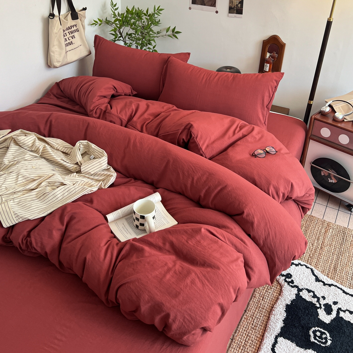 91家纺网 家纺一手货源 找家纺 梦嘉居 2026新款亲肤纯色AB版水洗皱皱棉四件套学生宿舍床单床笠三件套 洋气红