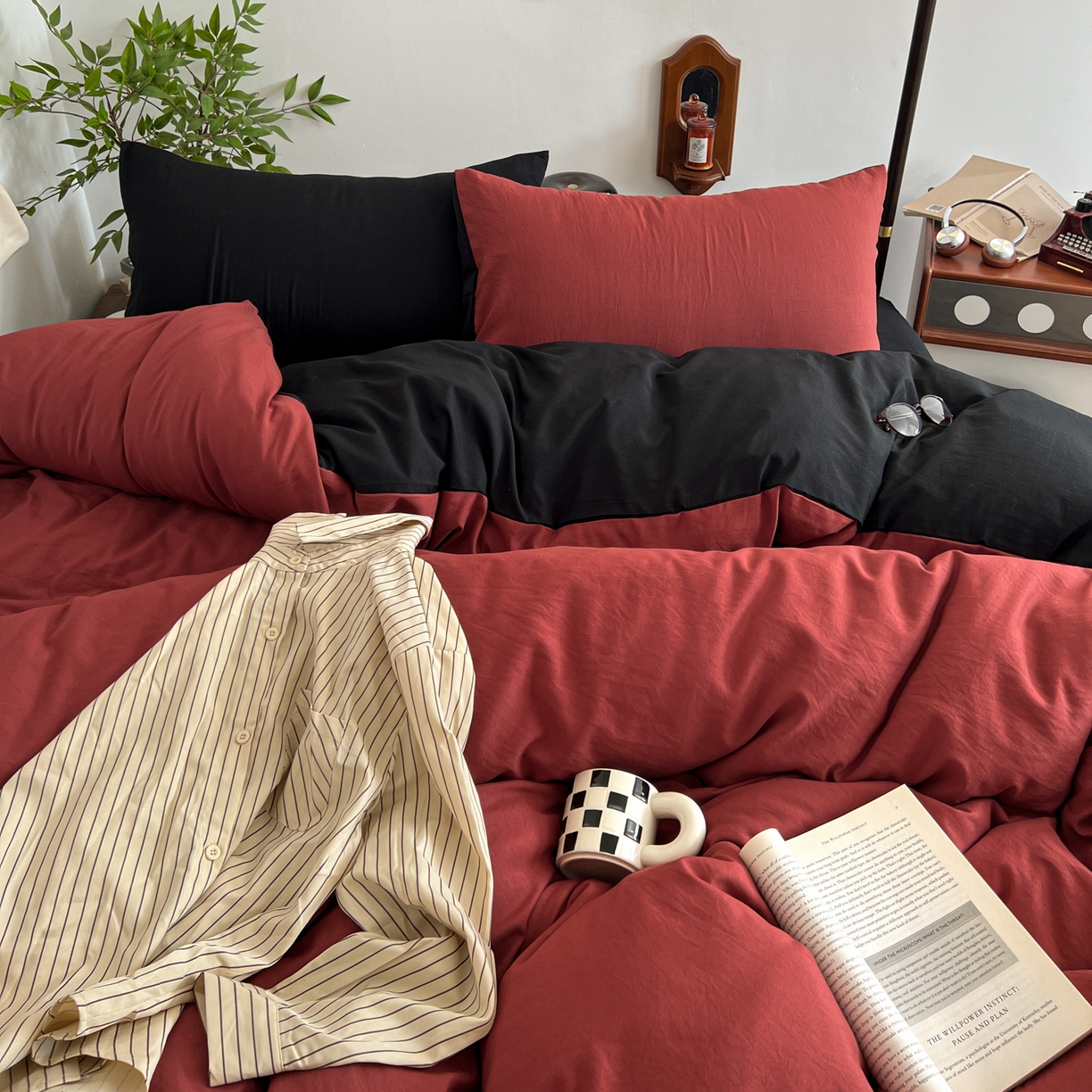 91家纺网 家纺一手货源 找家纺 梦嘉居 2026新款亲肤纯色AB版水洗皱皱棉四件套学生宿舍床单床笠三件套 洋气红+暗夜黑