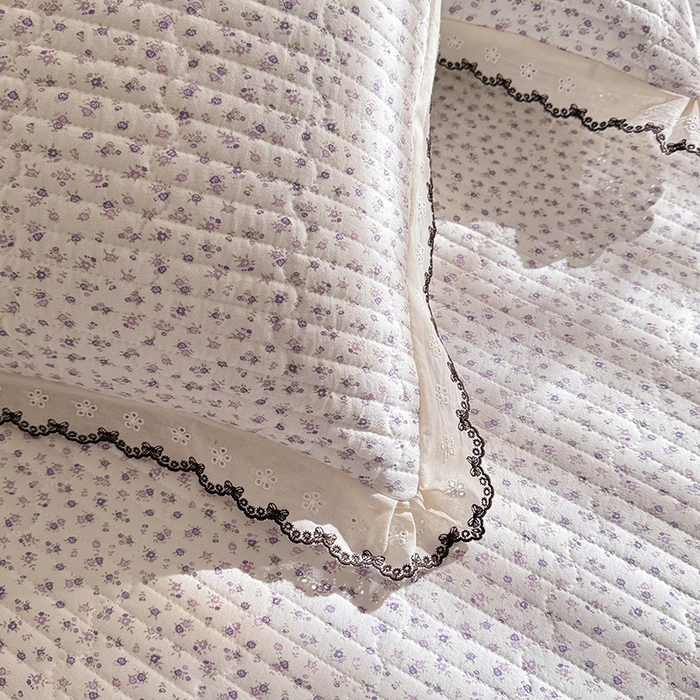 91家纺网 家纺一手货源 找家纺 贝凯瑞 2026新款水洗皱皱纱双层纱云朵棉三层夹棉绗绣刺绣小花边单件三件床盖 芋泥奶冻