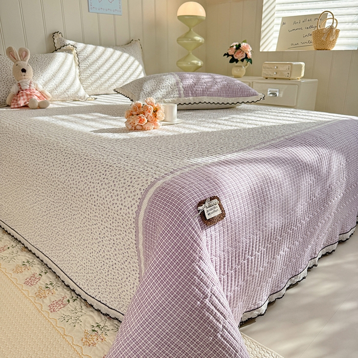 91家纺网 家纺一手货源 找家纺 贝凯瑞 2026新款水洗皱皱纱双层纱云朵棉三层夹棉绗绣刺绣小花边单件三件床盖 芋泥奶冻