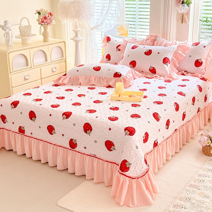 91家纺网 家纺一手货源 找家纺 贝凯瑞 2026新款双层纱水洗棉法式复古花边床盖单件三件四件套-甜心 甜心草莓