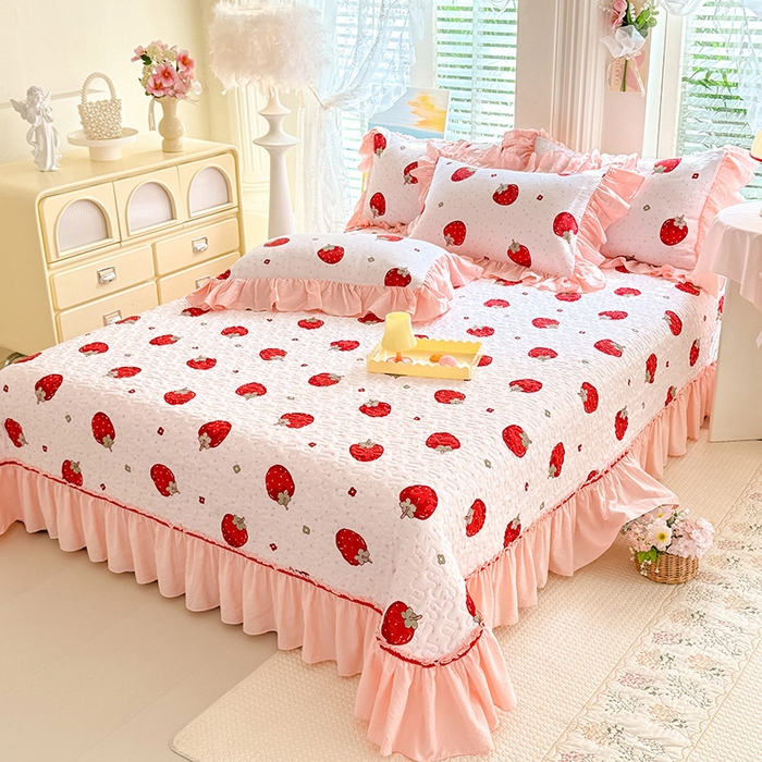 91家纺网 家纺一手货源 找家纺 贝凯瑞 2026新款双层纱水洗棉法式复古花边床盖单件三件四件套-甜心 甜心草莓