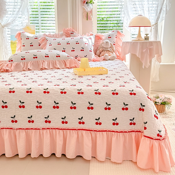 91家纺网 家纺一手货源 找家纺 贝凯瑞 2026新款双层纱水洗棉法式复古花边床盖单件三件四件套-甜心 甜心樱桃
