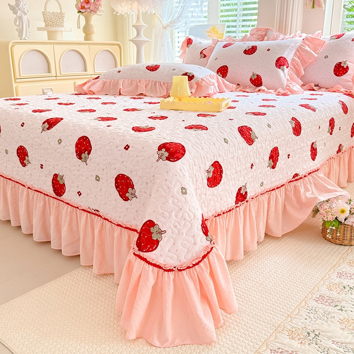 91家纺网 家纺一手货源 找家纺 贝凯瑞 2026新款双层纱水洗棉法式复古花边床盖单件三件四件套-甜心 甜心草莓
