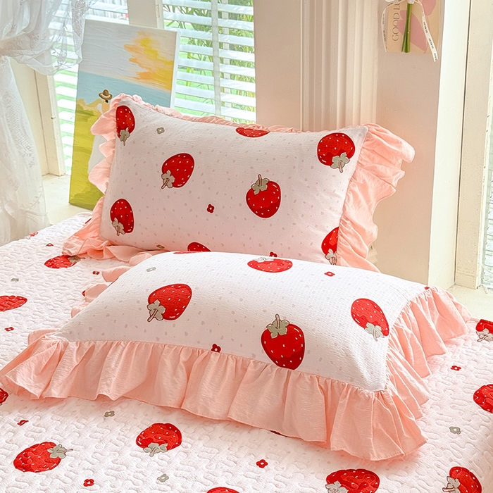 91家纺网 家纺一手货源 找家纺 贝凯瑞 2026新款双层纱水洗棉法式复古花边床盖单件三件四件套-甜心 甜心草莓
