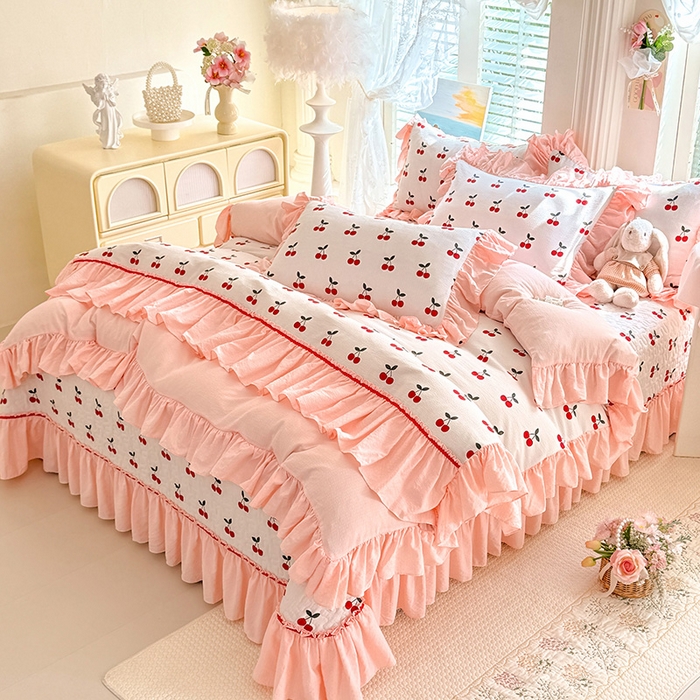 91家纺网 家纺一手货源 找家纺 贝凯瑞 2026新款双层纱水洗棉法式复古花边床盖单件三件四件套-甜心 甜心樱桃