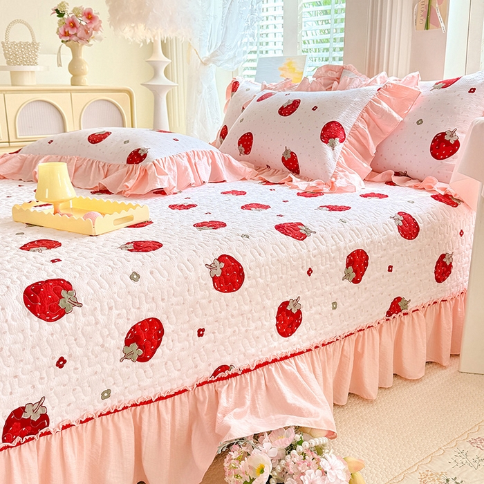 91家纺网 家纺一手货源 找家纺 贝凯瑞 2026新款双层纱水洗棉法式复古花边床盖单件三件四件套-甜心 甜心草莓