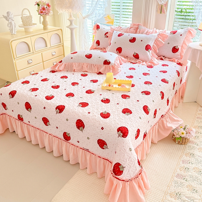 91家纺网 家纺一手货源 找家纺 贝凯瑞 2026新款双层纱水洗棉法式复古花边床盖单件三件四件套-甜心 甜心草莓