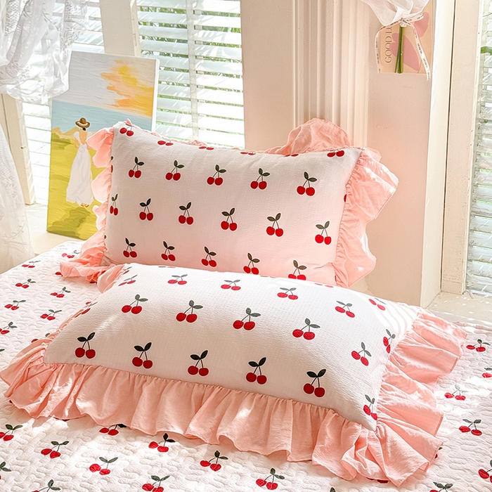 91家纺网 家纺一手货源 找家纺 贝凯瑞 2026新款双层纱水洗棉法式复古花边床盖单件三件四件套-甜心 甜心樱桃