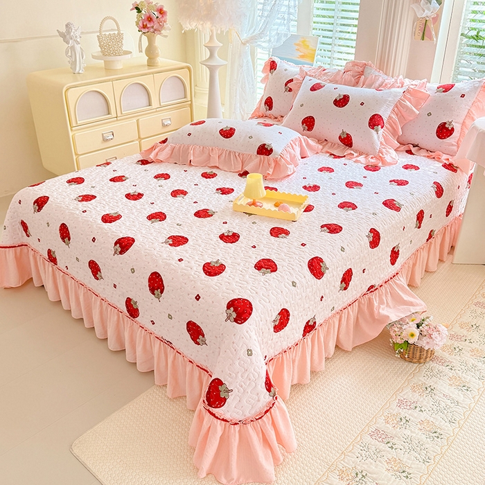 91家纺网 家纺一手货源 找家纺 贝凯瑞 2026新款双层纱水洗棉法式复古花边床盖单件三件四件套-甜心 甜心草莓