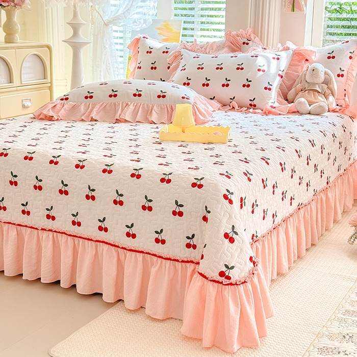 91家纺网 家纺一手货源 找家纺 贝凯瑞 2026新款双层纱水洗棉法式复古花边床盖单件三件四件套-甜心 甜心樱桃