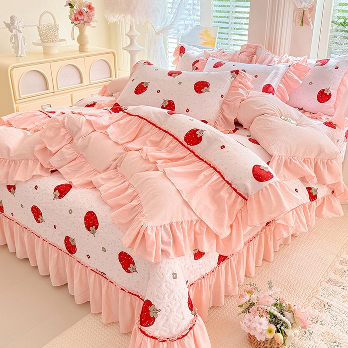 91家纺网 家纺一手货源 找家纺 贝凯瑞 2026新款双层纱水洗棉法式复古花边床盖单件三件四件套-甜心 甜心草莓