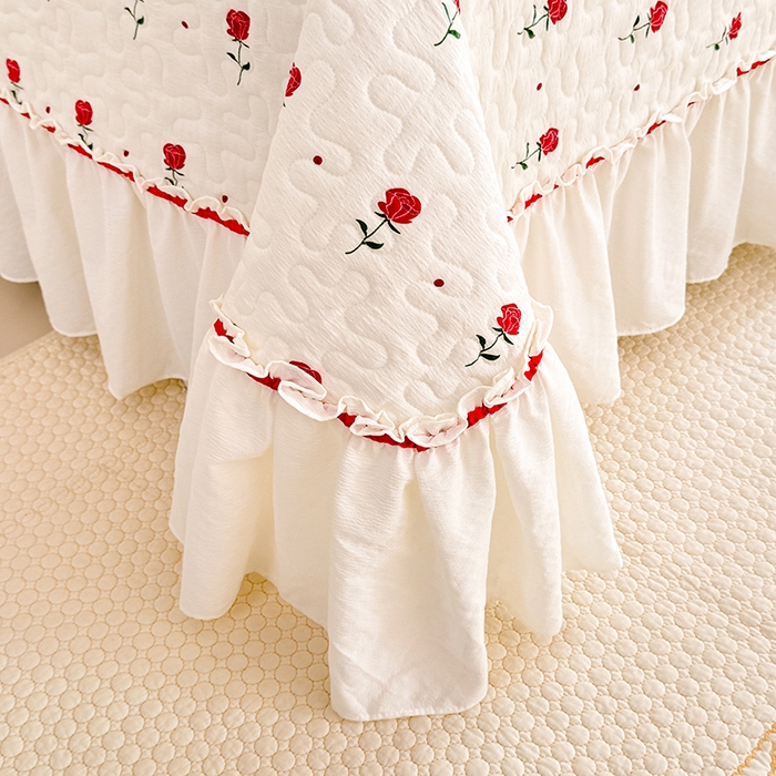 91家纺网 家纺一手货源 找家纺 贝凯瑞 2026新款双层纱水洗棉法式复古花边床盖单件三件四件套-甜心 甜心独秀