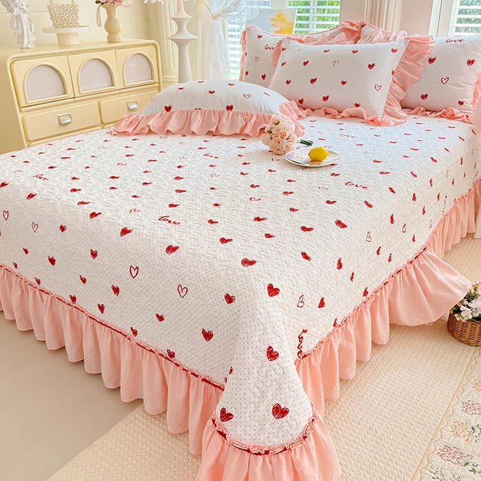 91家纺网 家纺一手货源 找家纺 贝凯瑞 2026新款双层纱水洗棉法式复古花边床盖单件三件四件套-甜心 甜心love