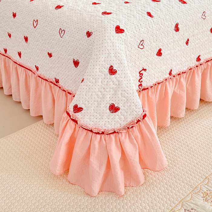 91家纺网 家纺一手货源 找家纺 贝凯瑞 2026新款双层纱水洗棉法式复古花边床盖单件三件四件套-甜心 甜心love